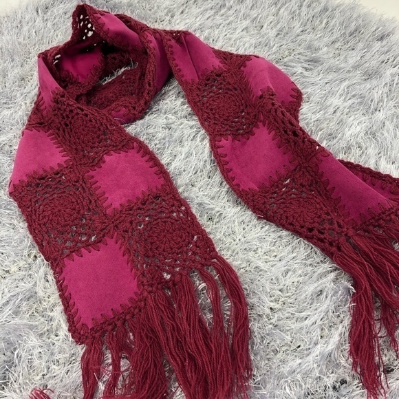 Boho Women’s O/S Purple Crochet Suede Whip Stitch Winter Fringe Patch Scarf - Picture 8 of 10